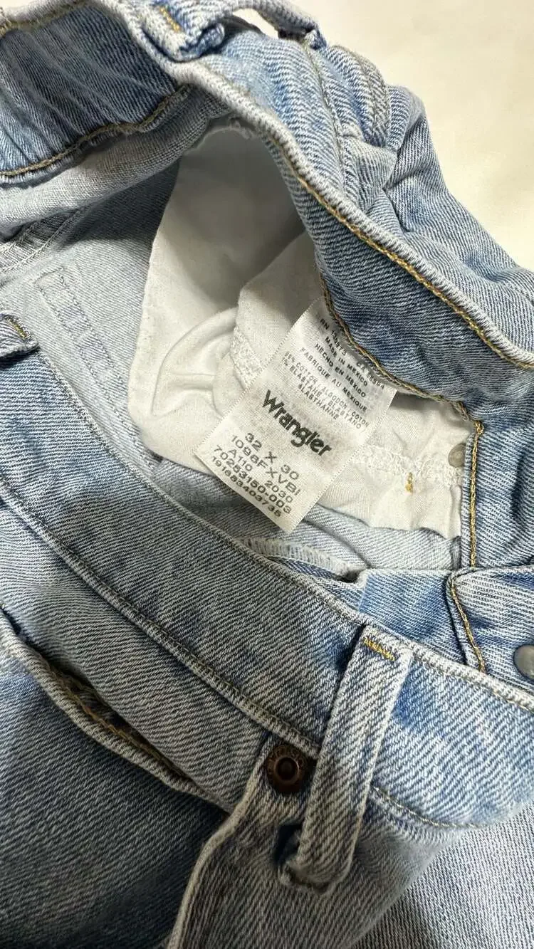 Wrangler Premium Quality Light Wash Straight Leg Denim Jeans Size 32x30